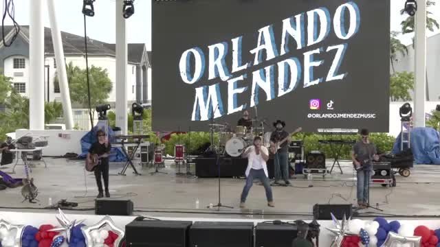 Orlando Mendez performs country music at Miami's Doral during Labor Day weekend