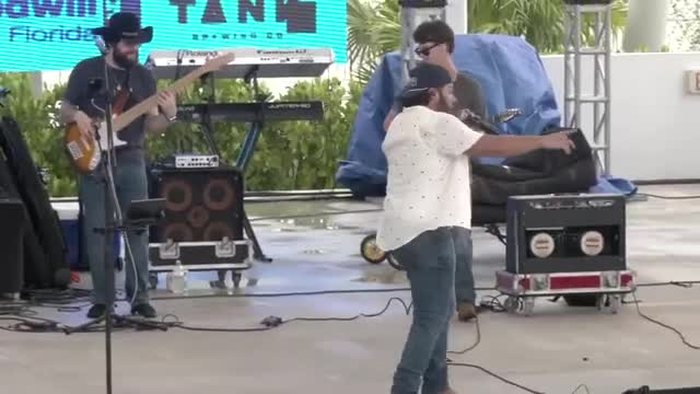 Orlando Mendez performs new single at Doral July 4 celebration
