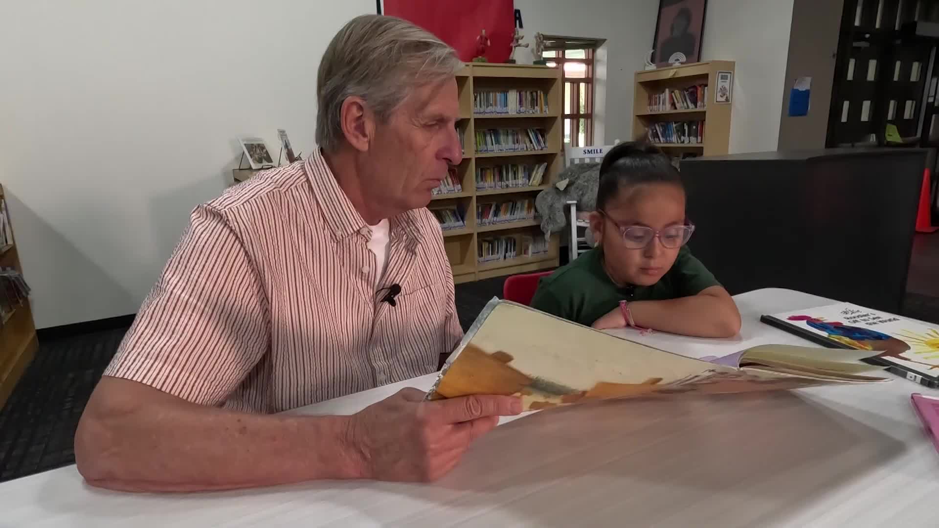 AARP Foundation Experience Corps recruits Phoenix volunteers to boost students' reading skills