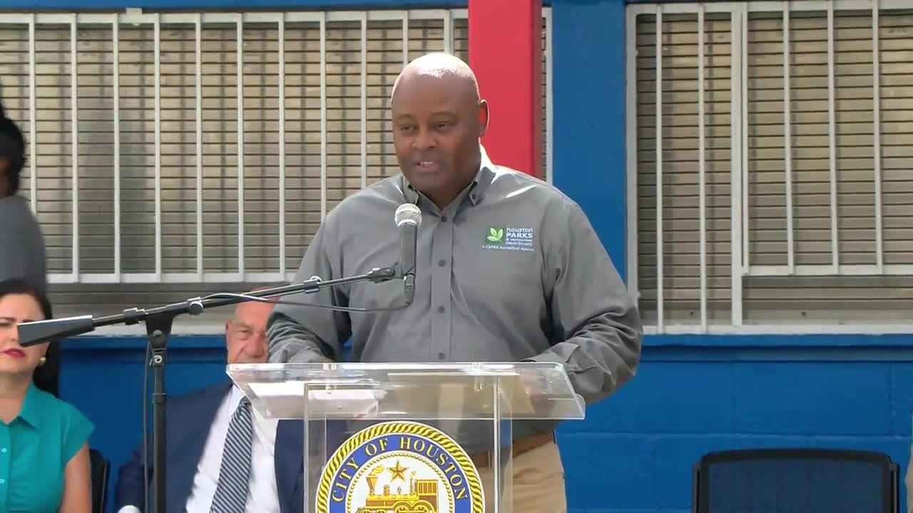 Mayor Turner breaks ground on Denver Harbor Park upgrades with state rep Hernandez's support
