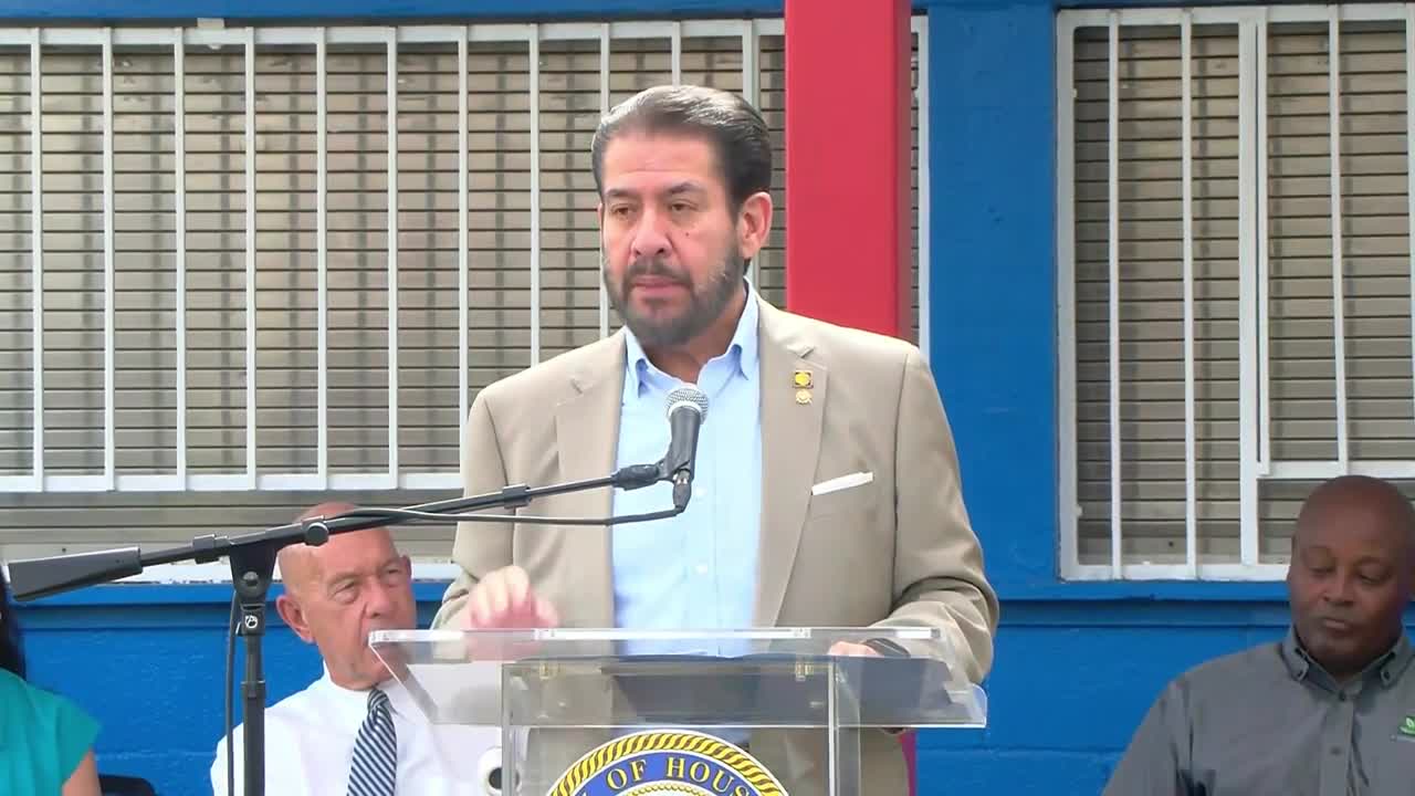 State Representative Ana Hernandez and community break ground on Denver Harbor park improvements