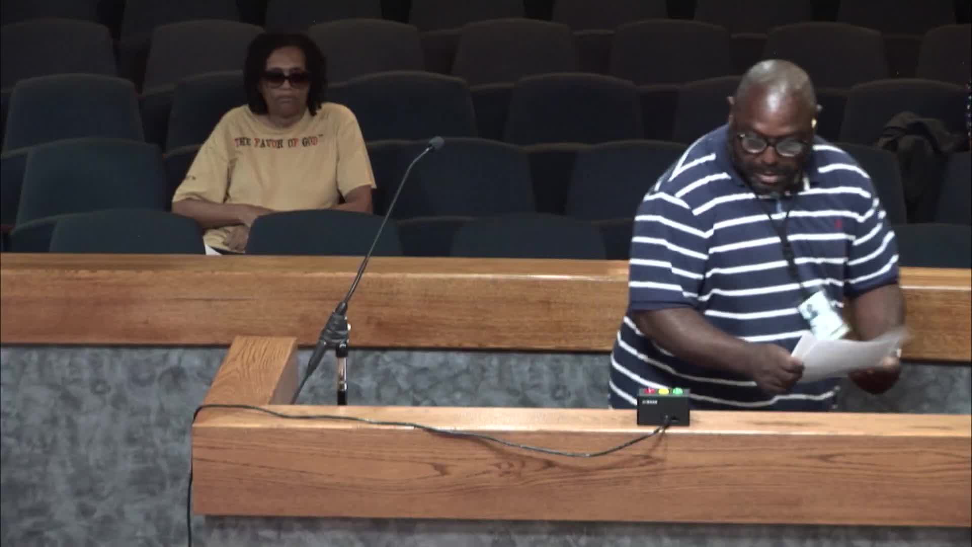 Portsmouth resident criticizes parking and elevator issues at City Hall