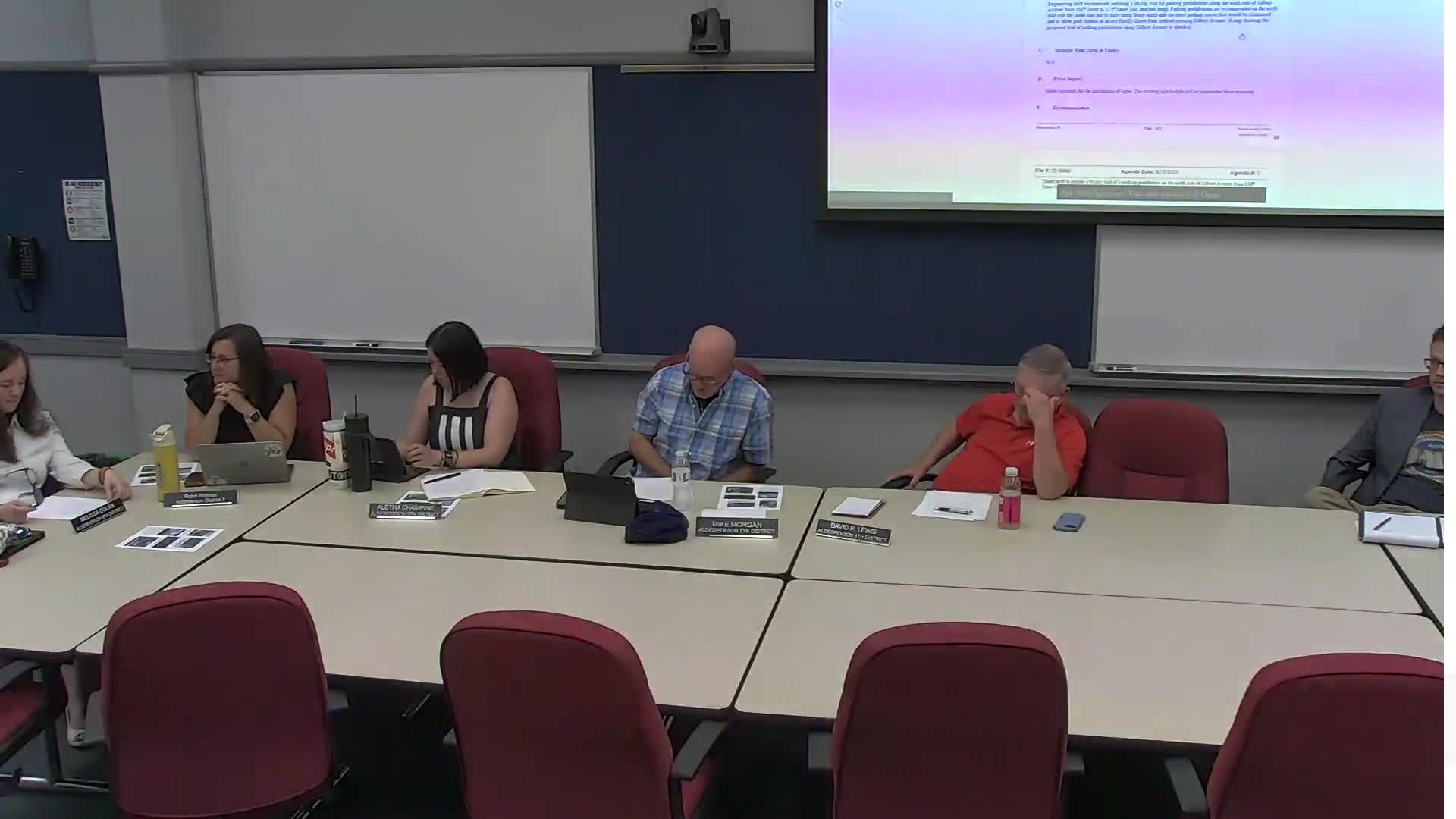 Wauwatosa committee approves permanent no-parking on north side of Gilbert near Firefly Grove after residents raise safety concerns