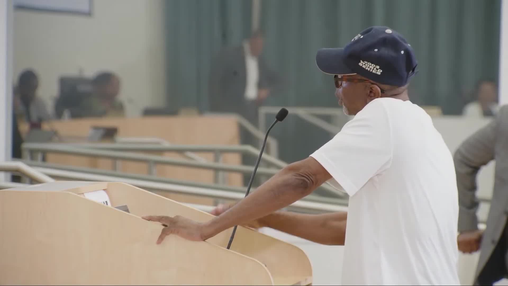Miami Gardens residents voice concerns over code enforcement and event parking issues