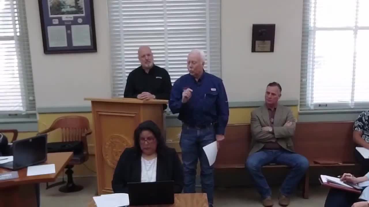 Local official highlights pipeline marker discrepancies during town meeting