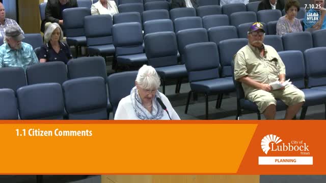 Lubbock citizens oppose UDC amendment 31 for larger garage signage