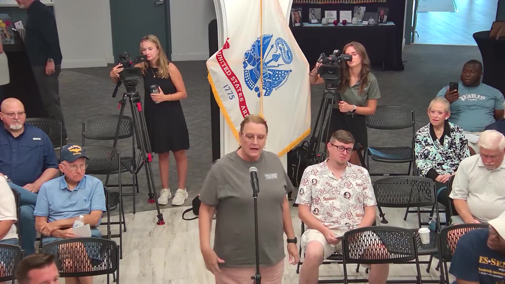 Resident raises parking and animal control issues at East Avenue community meeting