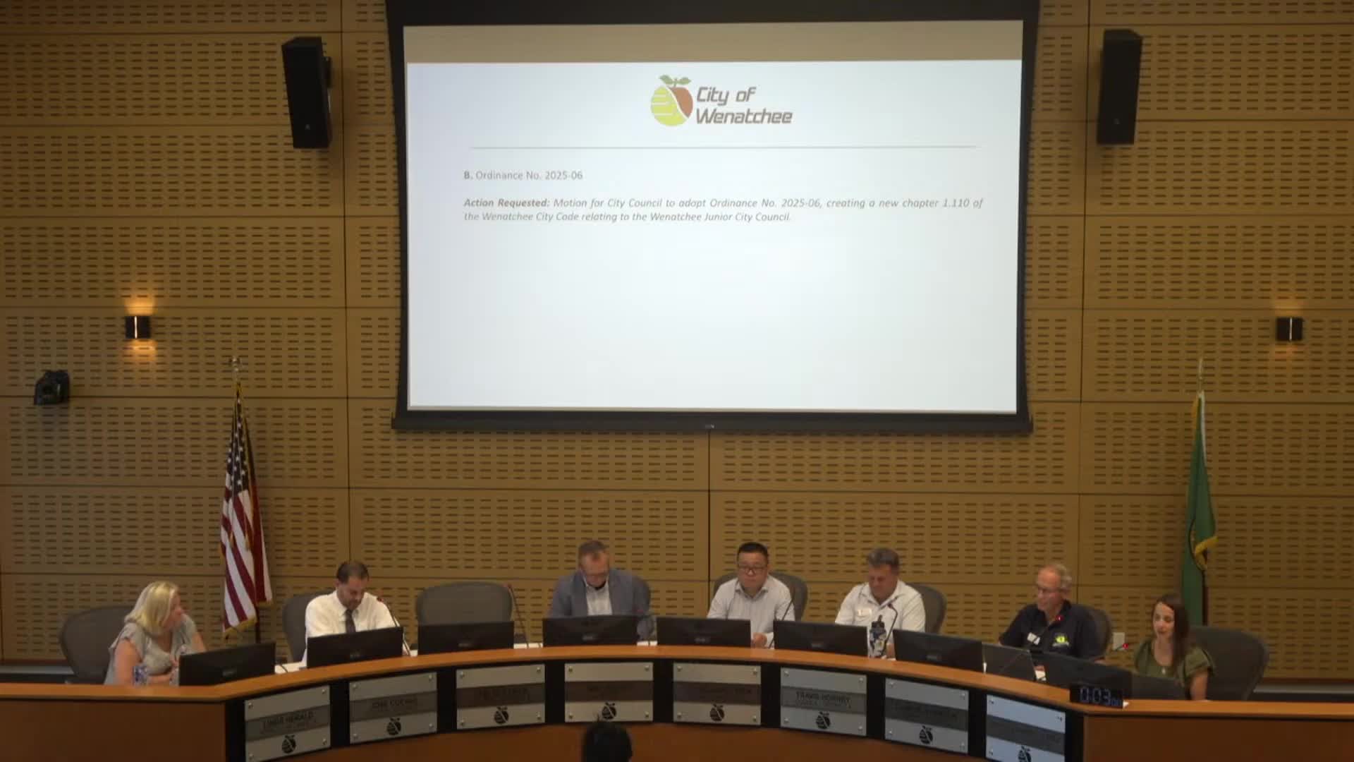 Residents urge council to preserve EZ Burgers amid planned North Wenatchee Avenue changes