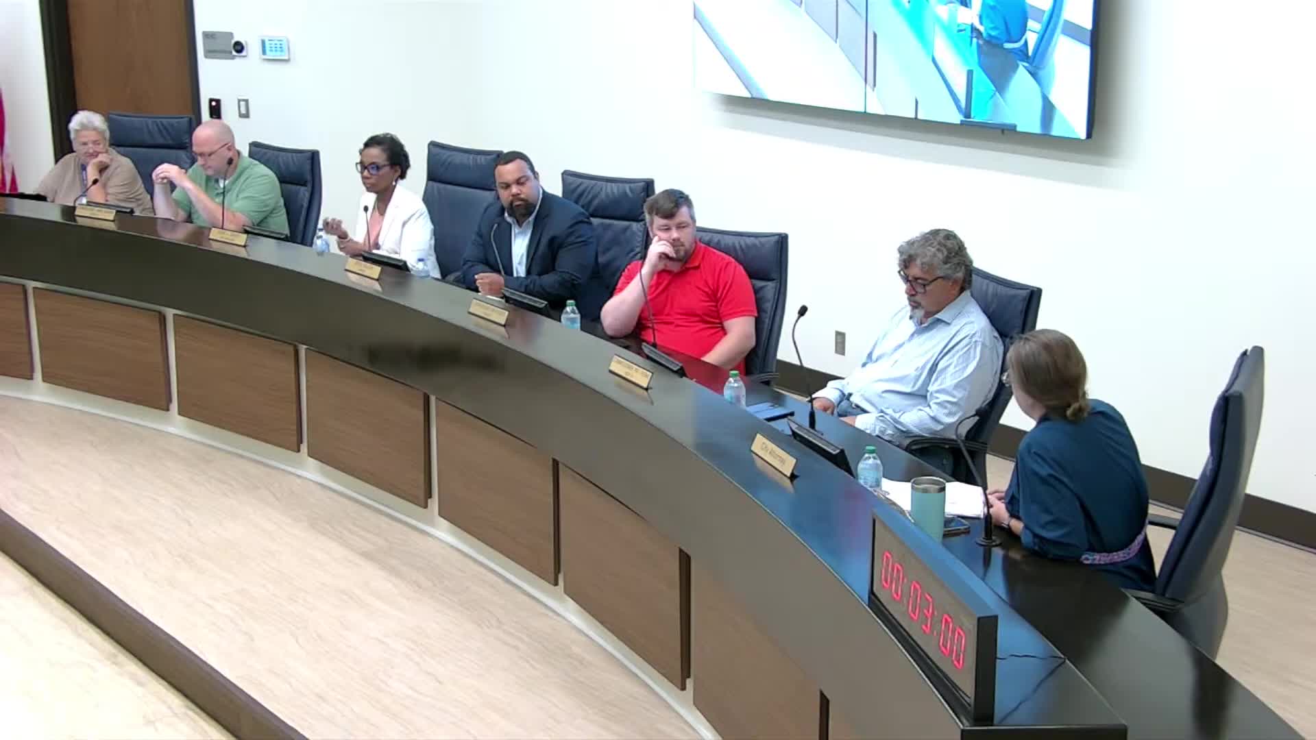 City Commission discusses legal risks amid ongoing lawsuit involving city manager