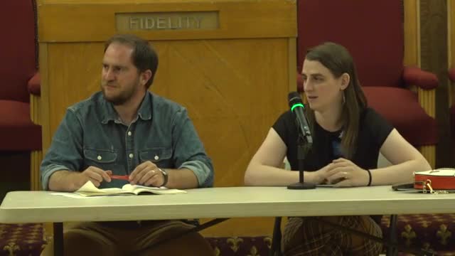 Political Strategist Discusses Humor's Role in Advocacy at DSA Meeting