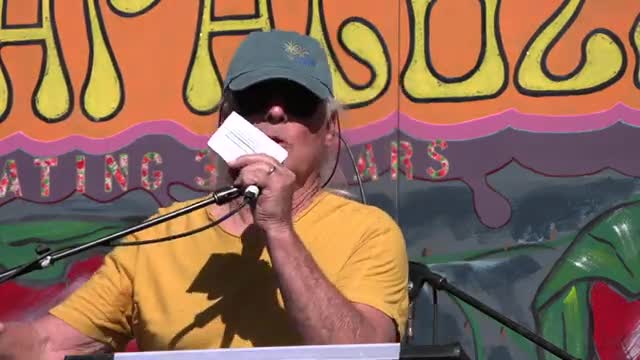 Steve Gluckert performs song at MAM community event celebrating local gardening