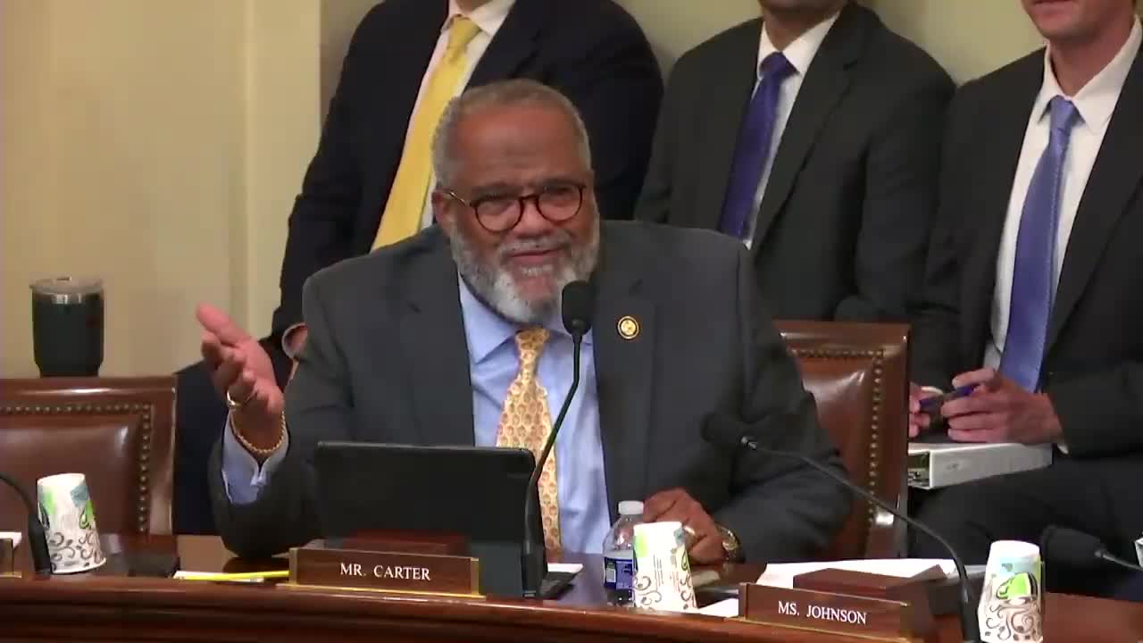Congressional discussion raises concerns over ICE agents' anonymity and civil liberties