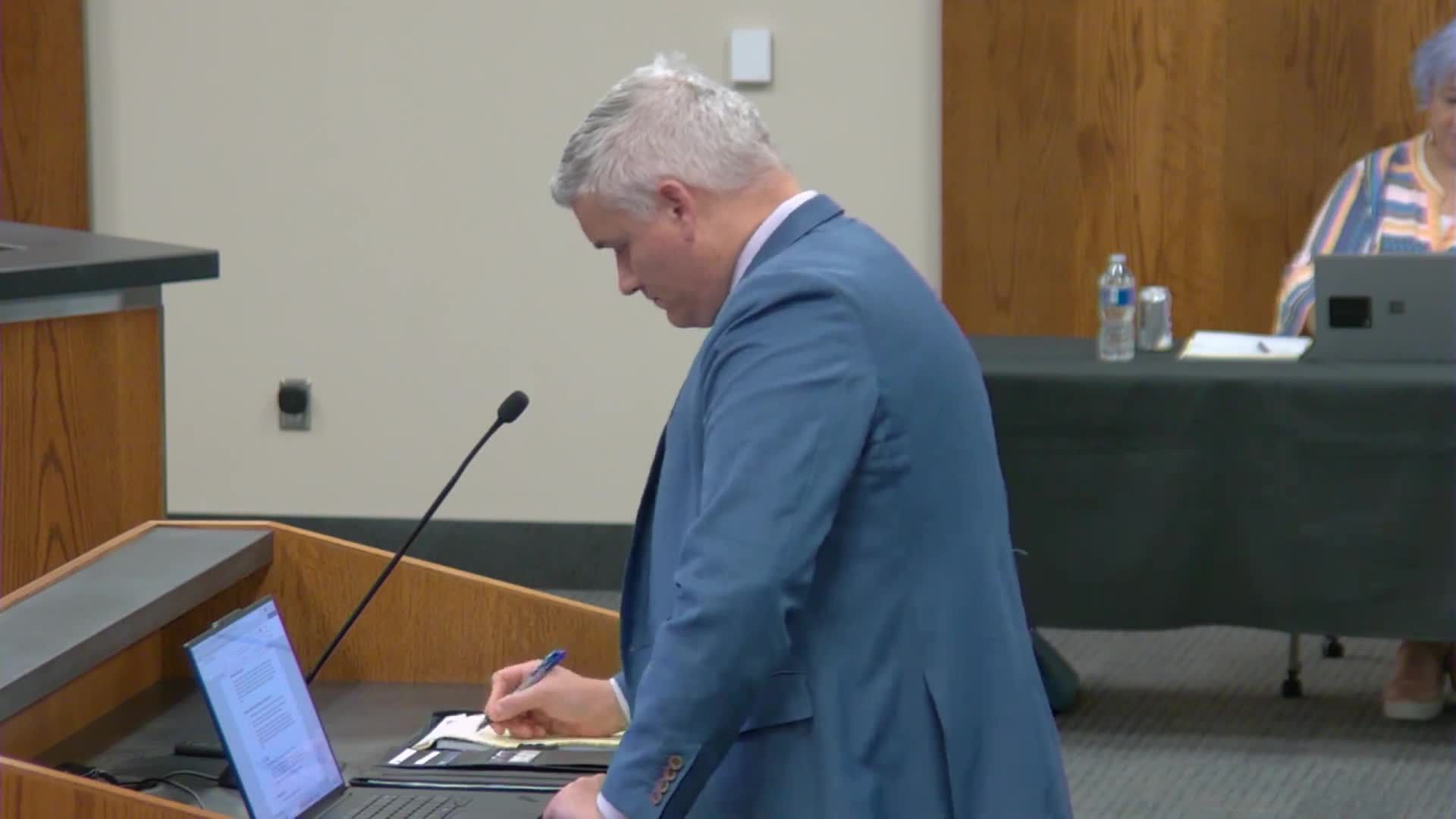 School Board Approves First Reading of Junior High Cell Phone Policy