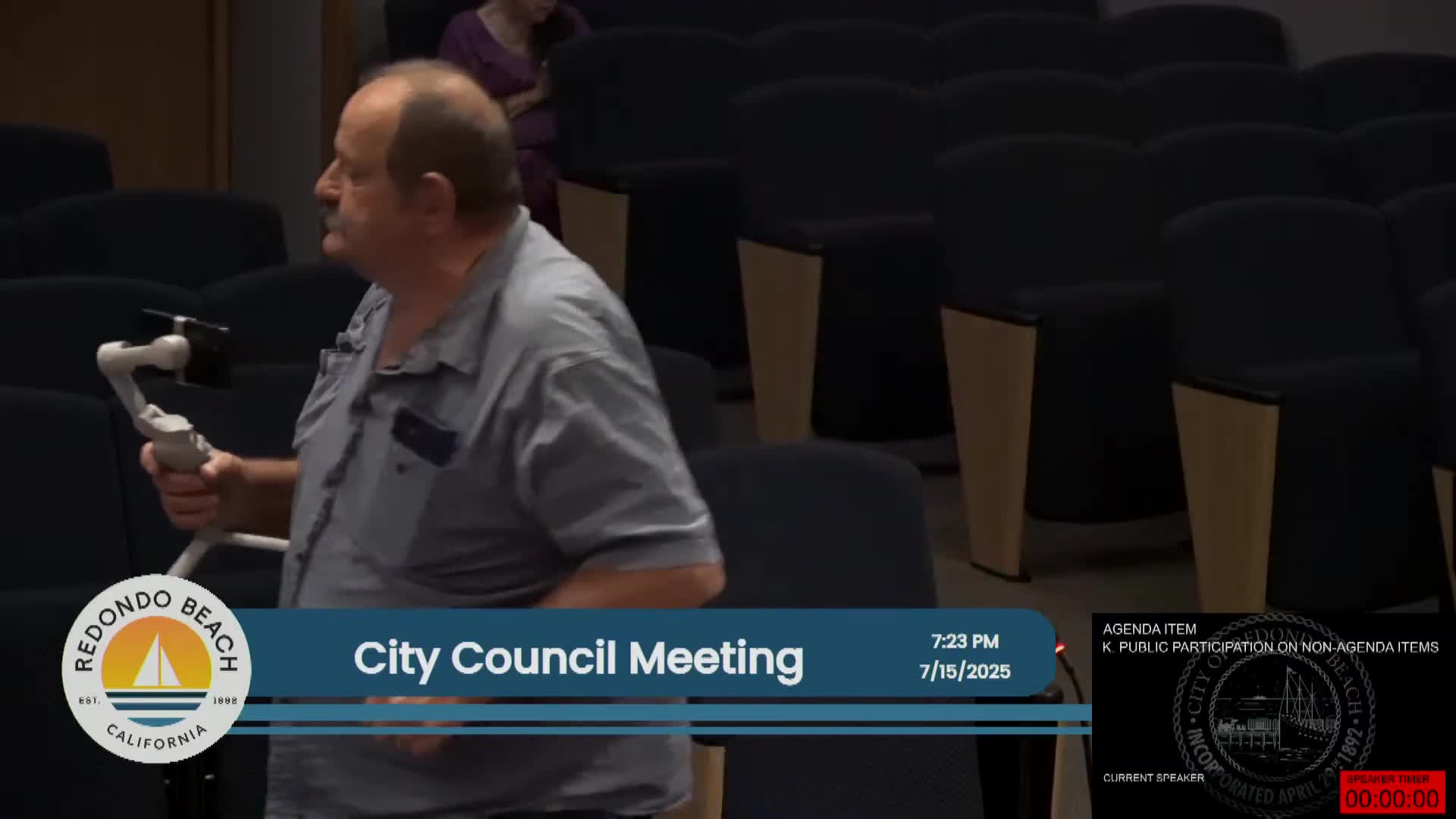 Residents Critique Mayor Light's Tree Plan and Call for Community Involvement in Redondo Beach