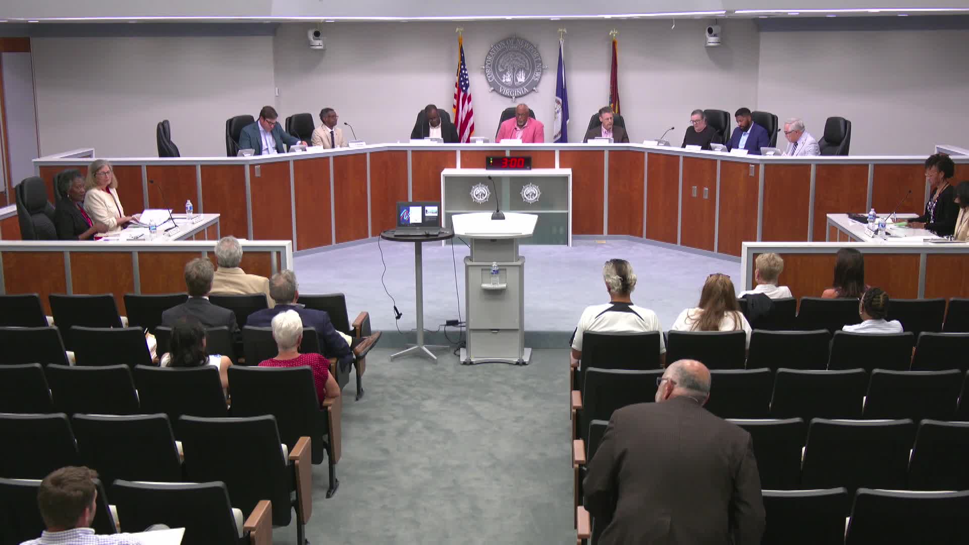 Planning commission recommends rezoning Regal Cinemas site for 327-unit apartment community; 7-1 vote