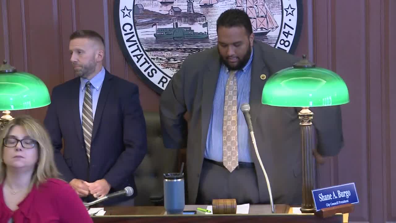 City Council Opens Meeting With Moment of Silence and Pledge of Allegiance