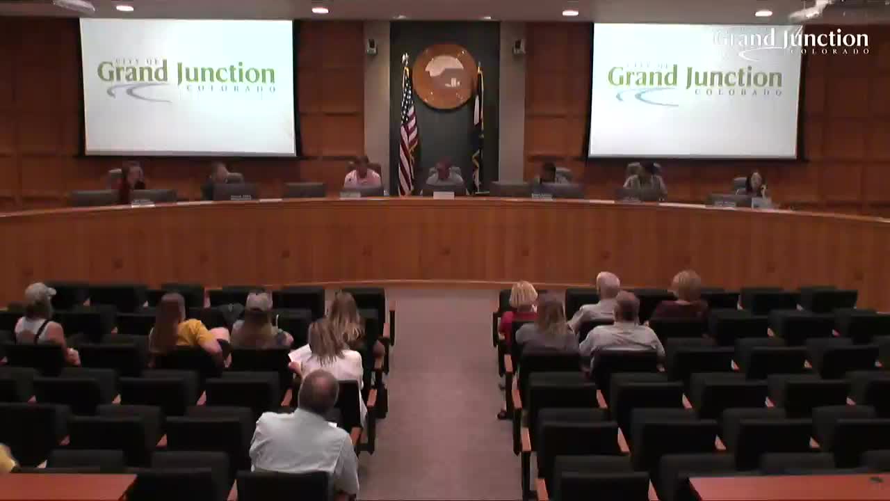 Planning Commission recommends rezoning 2426 G Road to RM‑12 despite neighborhood concern over traffic and parking