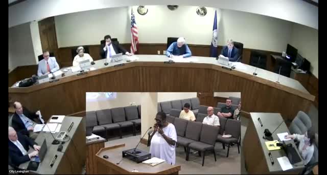 Residents say Lexington Community Center access is restricted; council hears plea to restore community use