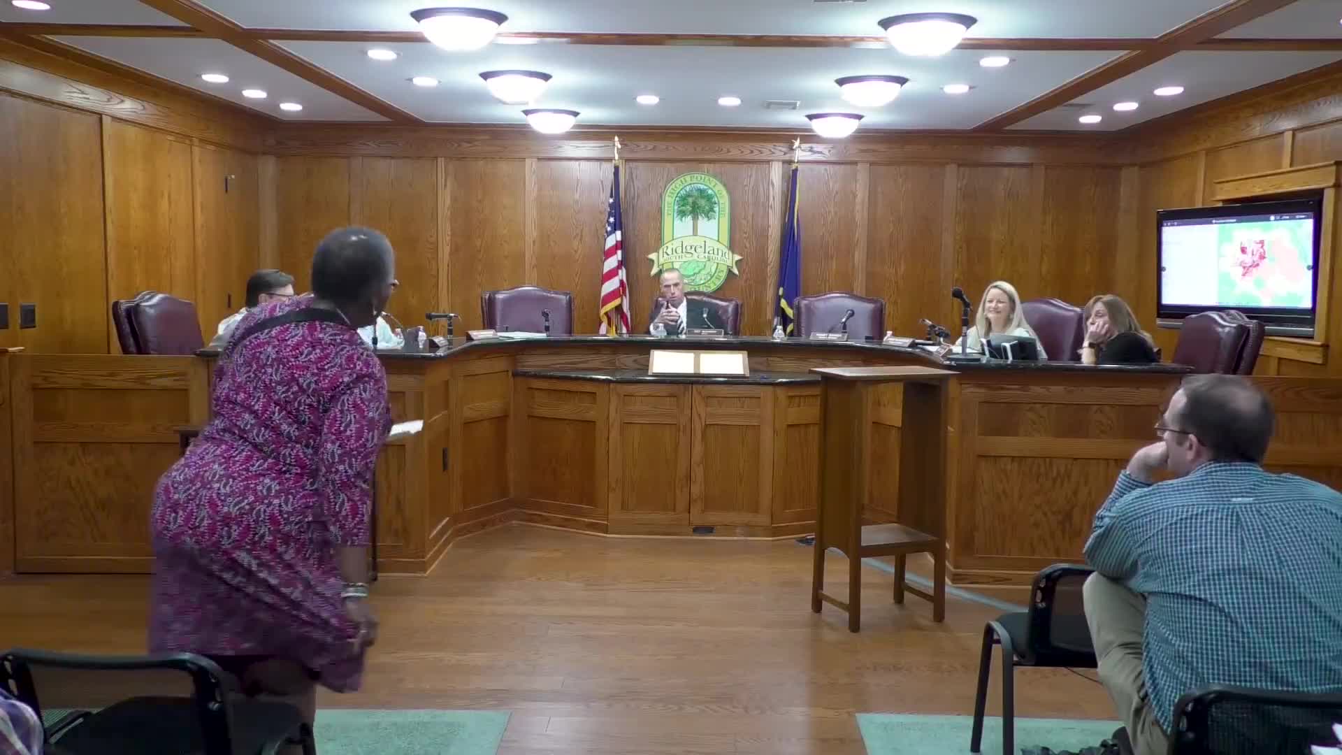 Resident raises HOA rooftop solar restriction; council staff to investigate