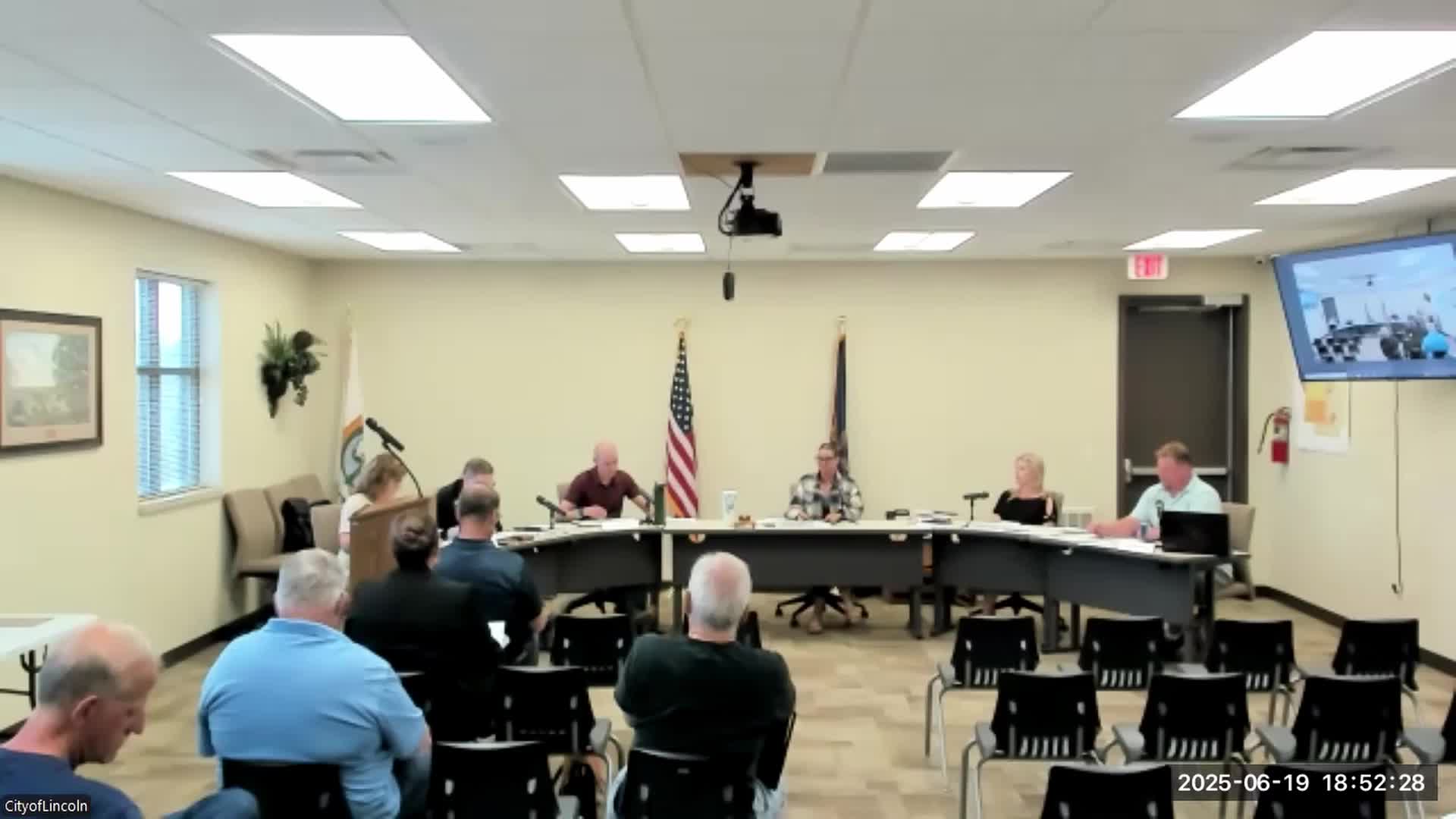 Council approves maintenance agreement with Capital Electric for streetlight service