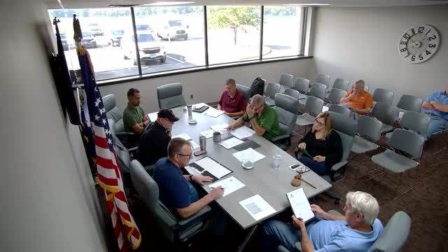 Applicant discusses box‑hangar lease; city attorney reviewed agreement, construction details addressed