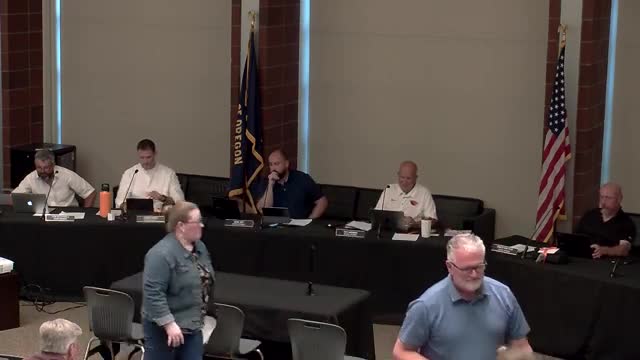 Silver Falls board approves three‑year contract for Superintendent Kim Kellison