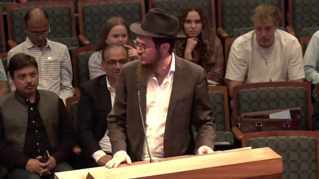 Frisco Leaders Gather to Honor Rabbi Schneerson and Seek Community Guidance