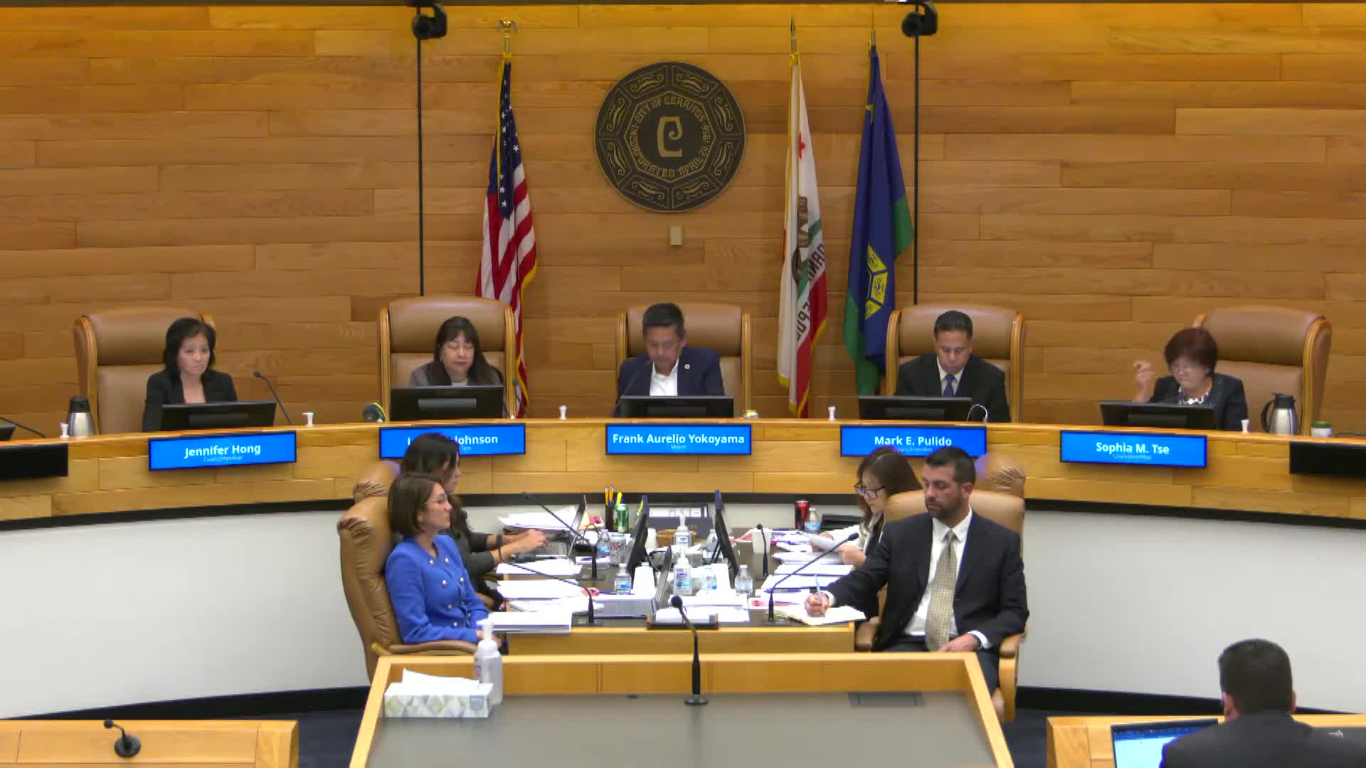 Cerritos City Council Addresses Streetlight Issues and New Water Policy Compliance
