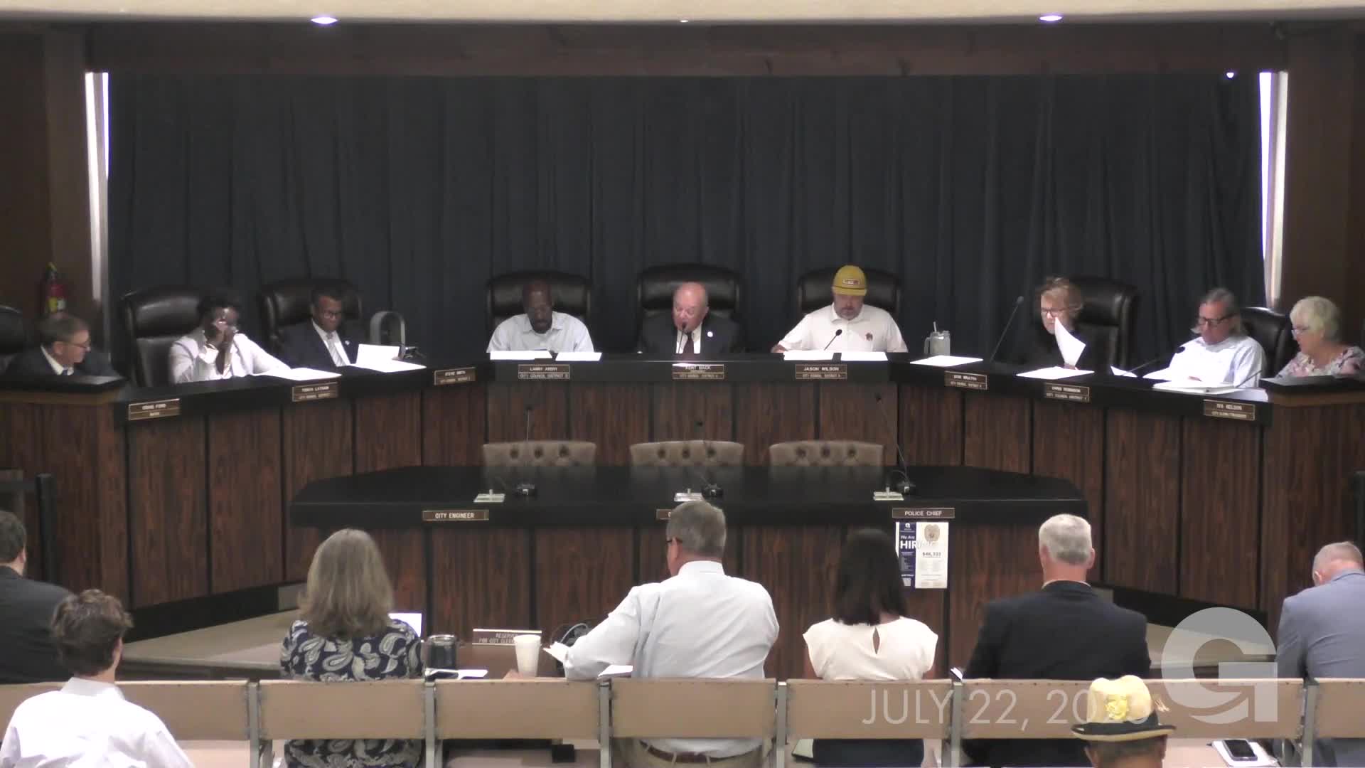 Council presents first reading of ordinance to limit city truck routes to state and federal roads