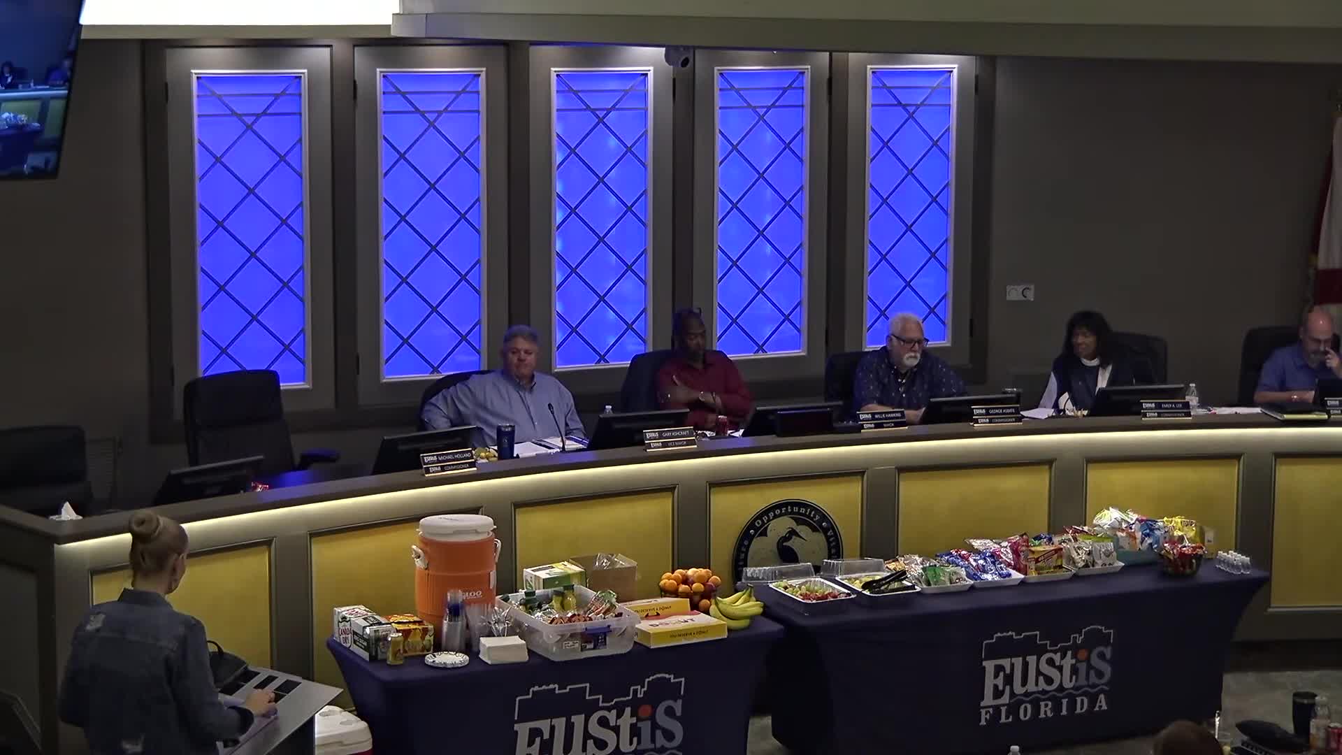 Eustis staff seeks strategy after grants officer leaves; commissioners discuss outsourcing vs. in-house hire