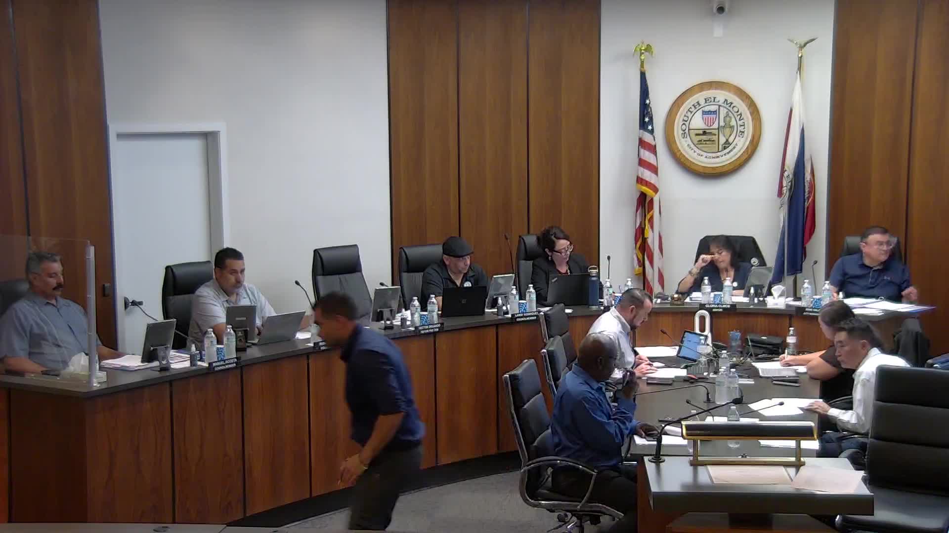 Residents press council on vacant properties, fireworks enforcement and buffer‑zone, immigrant concerns