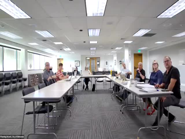 Edmonds staff outlines state-mandated co-living rules; board weighs allowing co-living across all multifamily zones and limiting short-term rentals