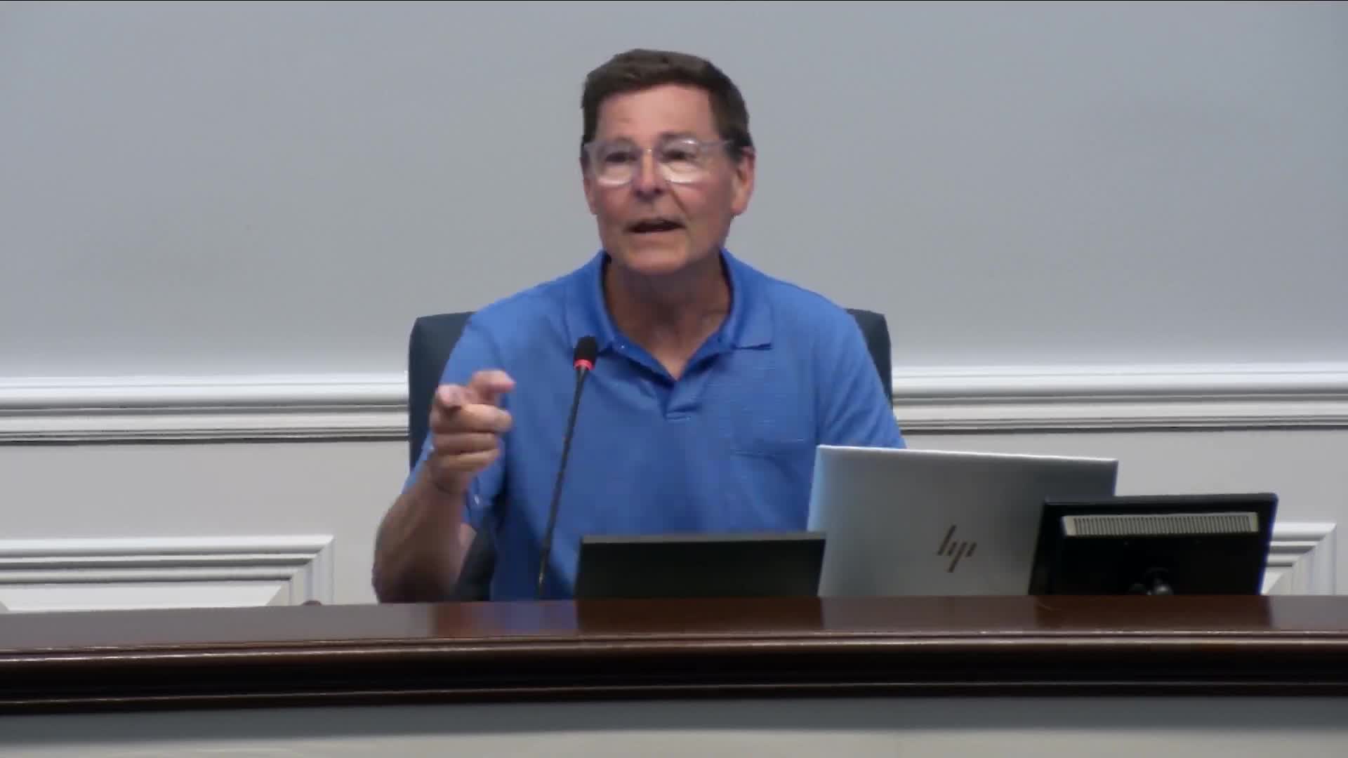 Carmel committee keeps aluminum DORA cup, approves sticker use and bars co-branded cups