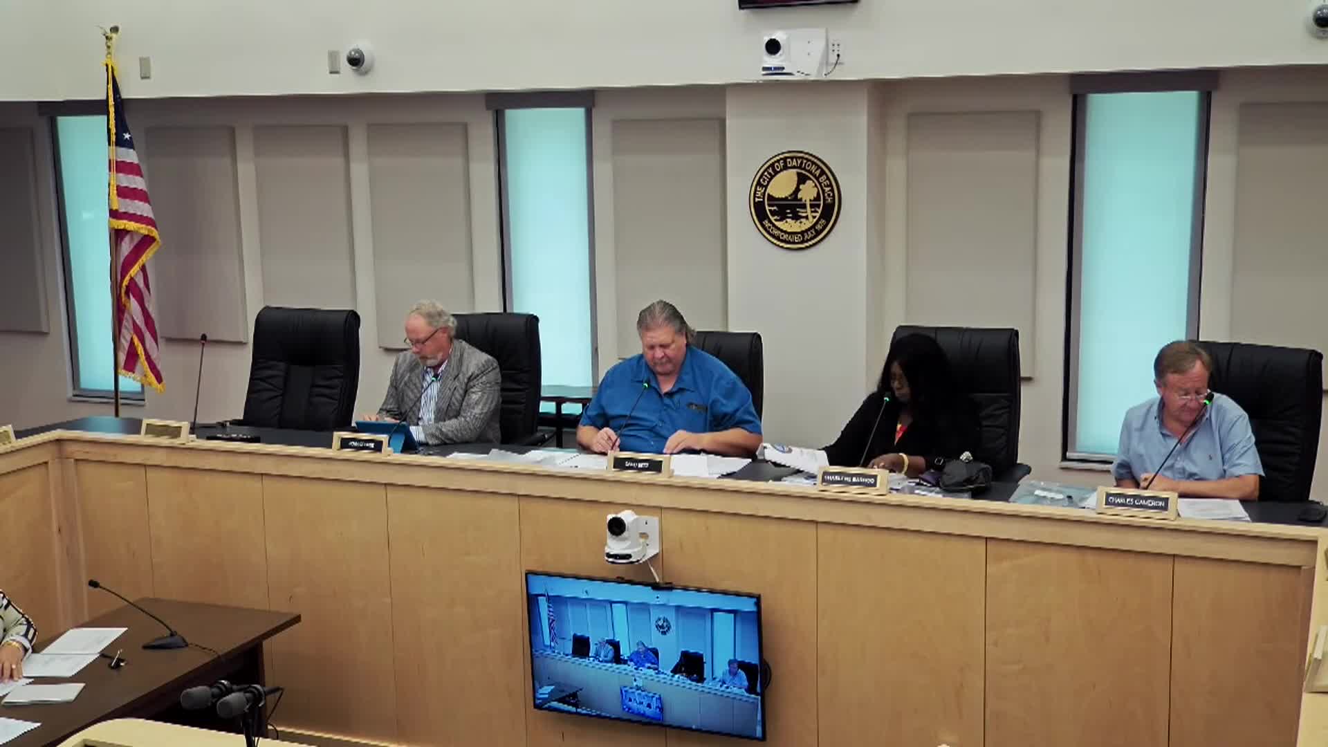 Board OKs rear‑yard variance, 450‑square‑foot screened room approved at 130 Pitching Ledge Drive