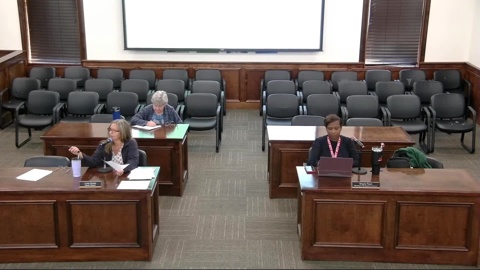 Planning commission approves landscape plan for new storage facility at 425 Highway 74 South