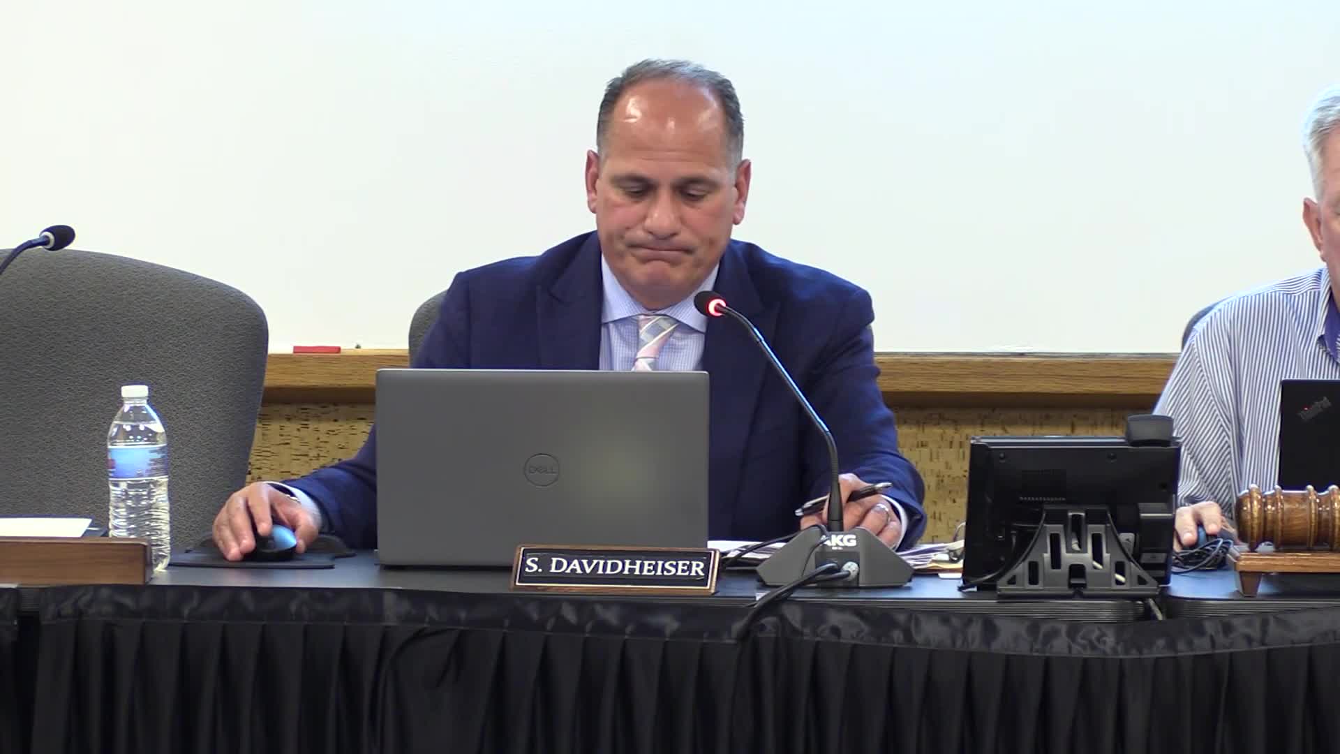 Board recognizes esports club and opens student activity account for West ambassadors; esports MOU approved