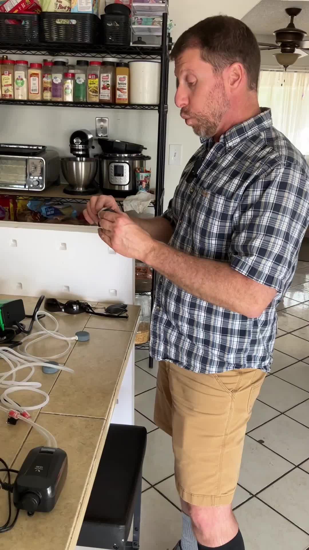 How to clean rafts and control algae in a raft-based growing system