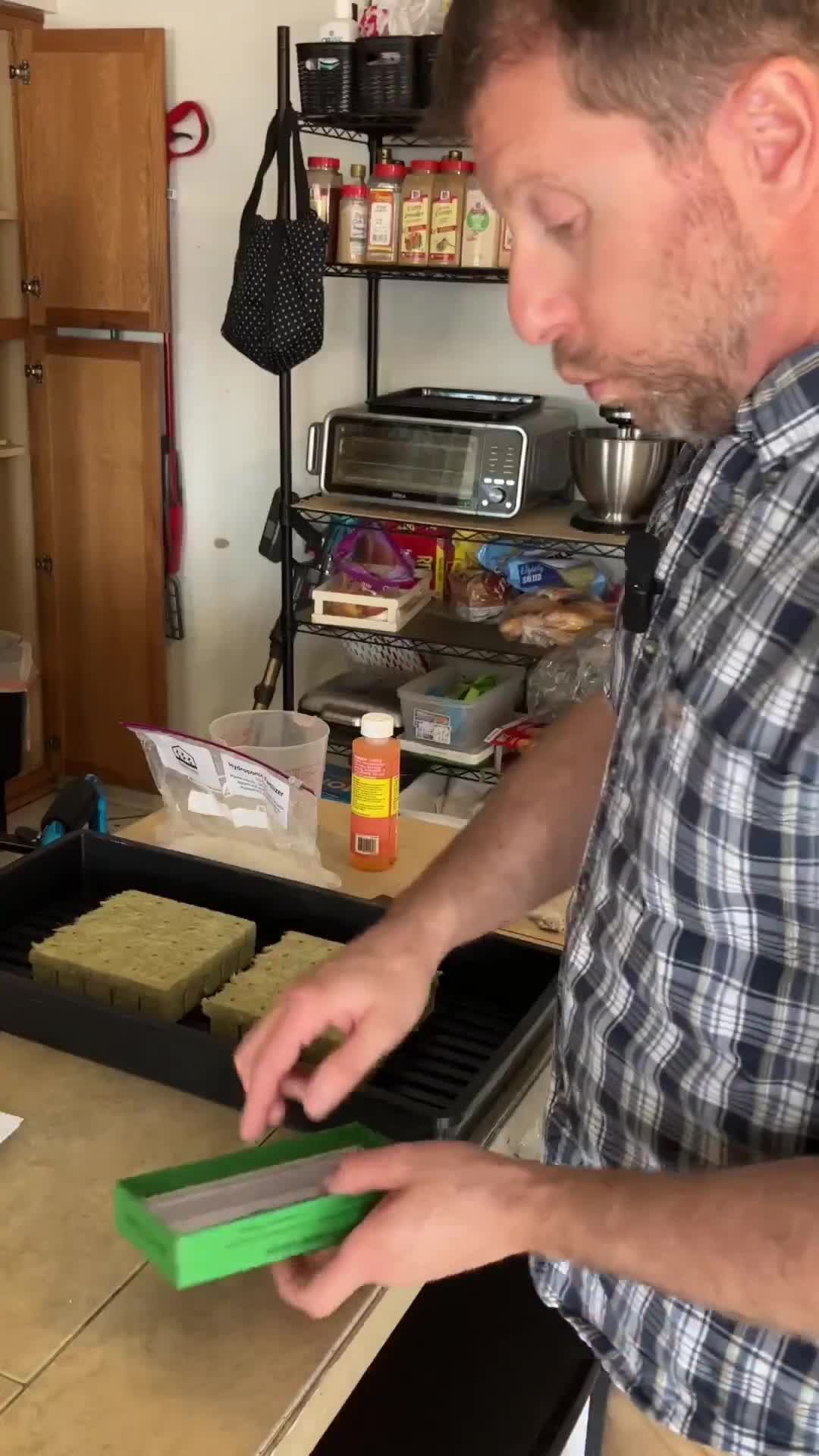 Instructor details hydroponic system pH, EC and initial fertilizer steps for Phoenix site