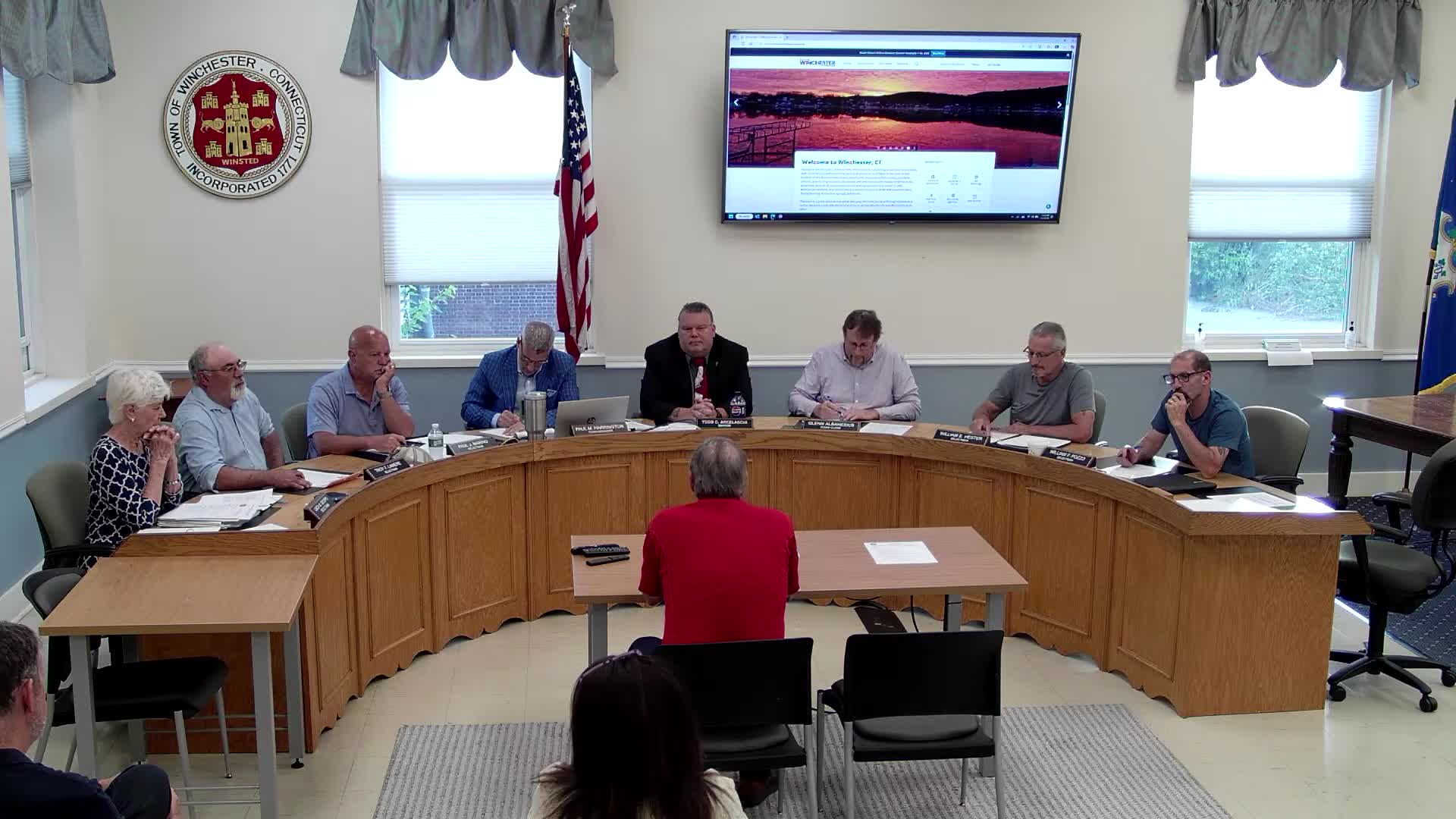 Selectmen agree to work with veterans and volunteers on policy for Main Street banners