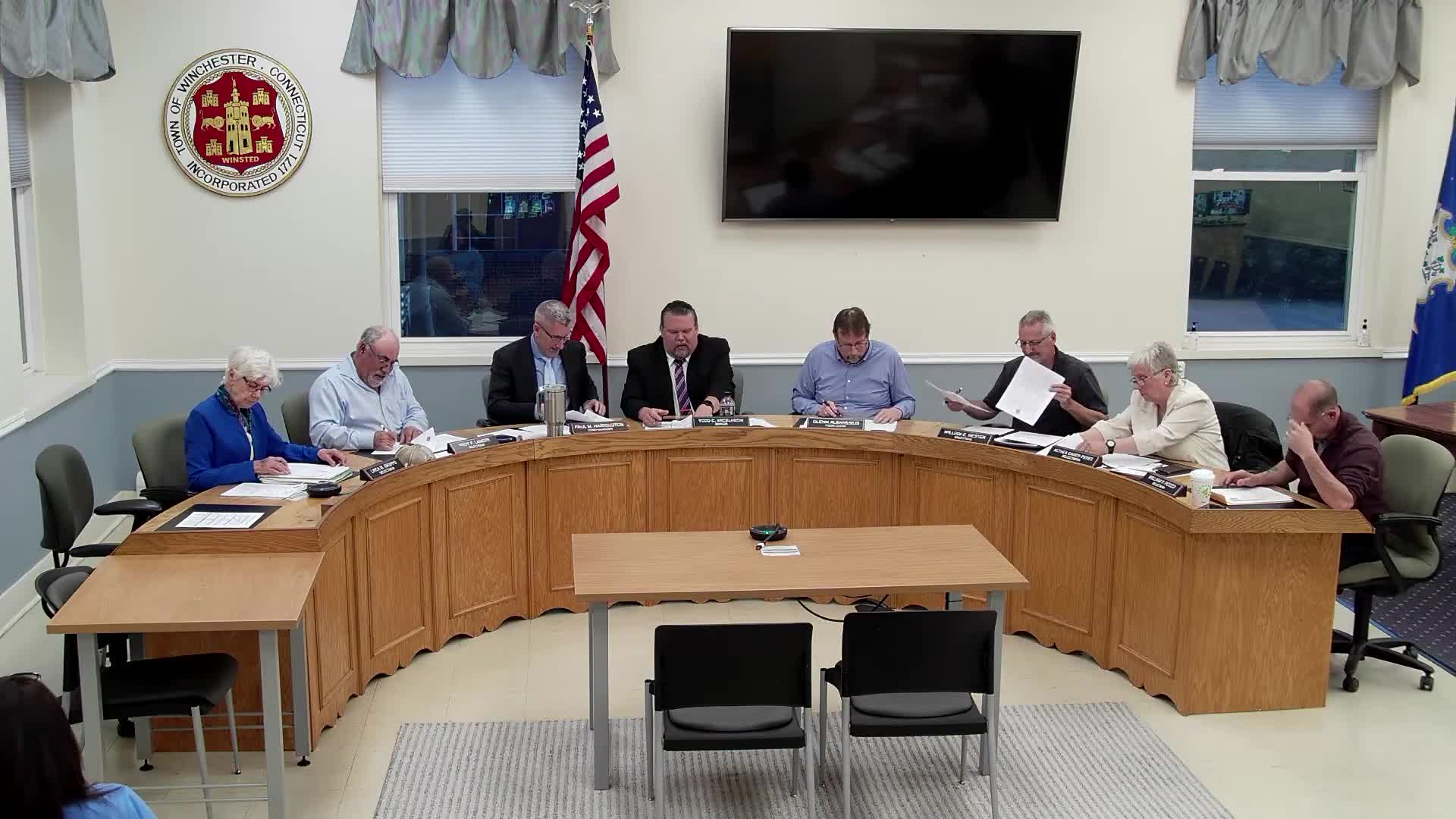 Selectmen approve addendum to town manager's employment agreement