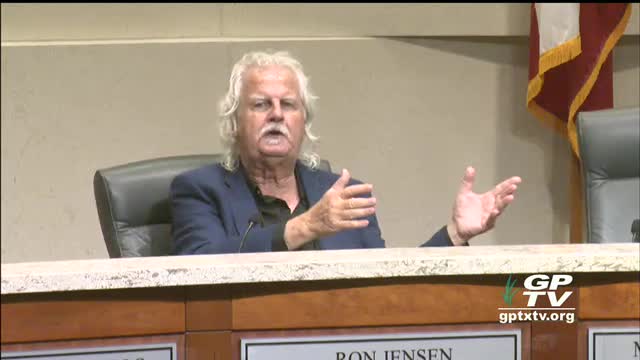 Councilmember Johnson acknowledges community input during city meeting