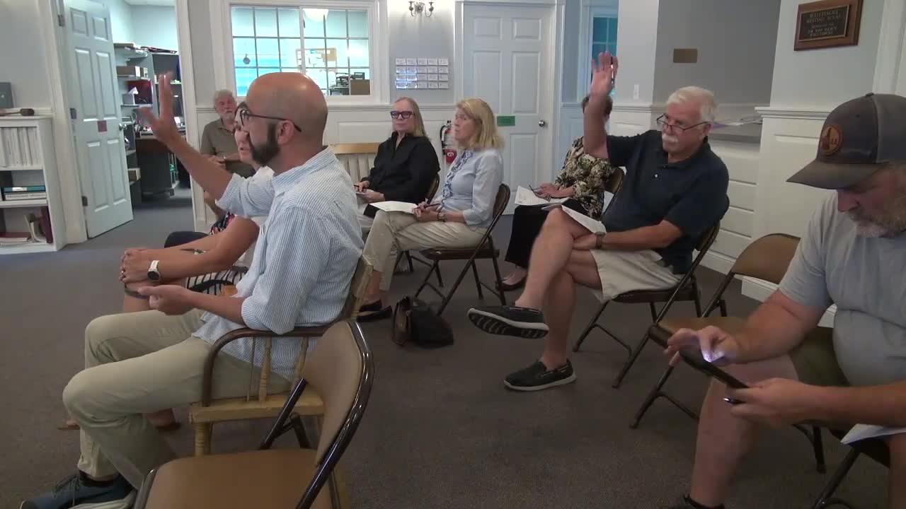 Resident asks selectmen to mark state-owned Kingswood Lake access after confrontation