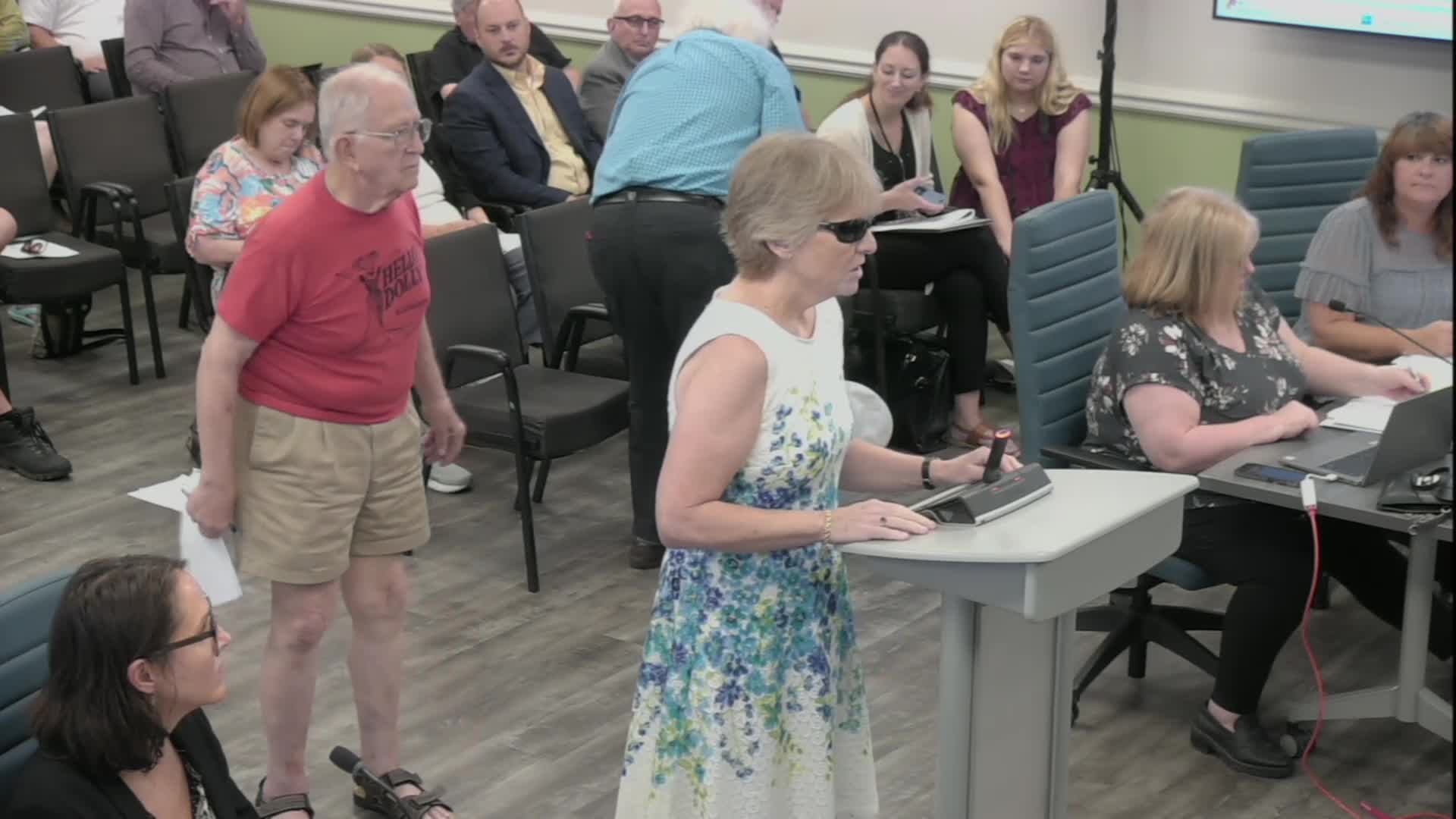 Linda Nicholas Advocates for Disability Needs at Oak Ridge City Council Meeting