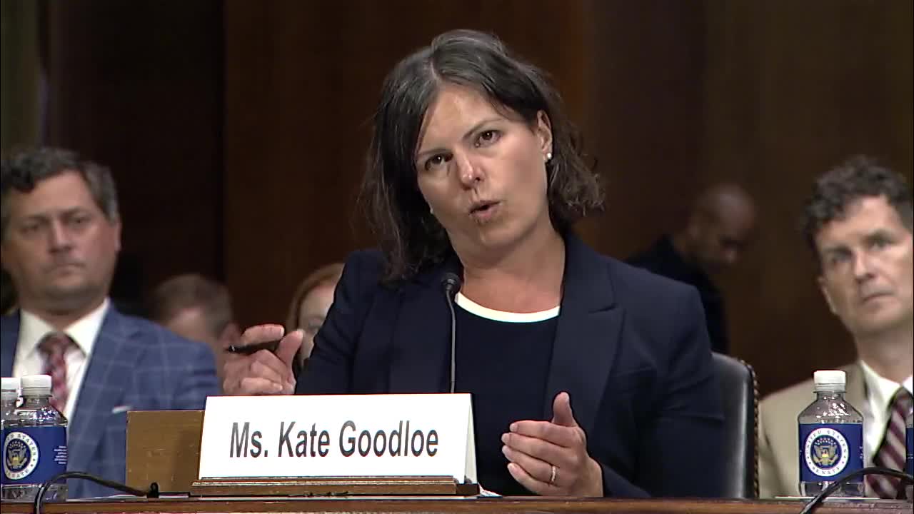 Senator Discusses Data Privacy and AI Transparency Concerns