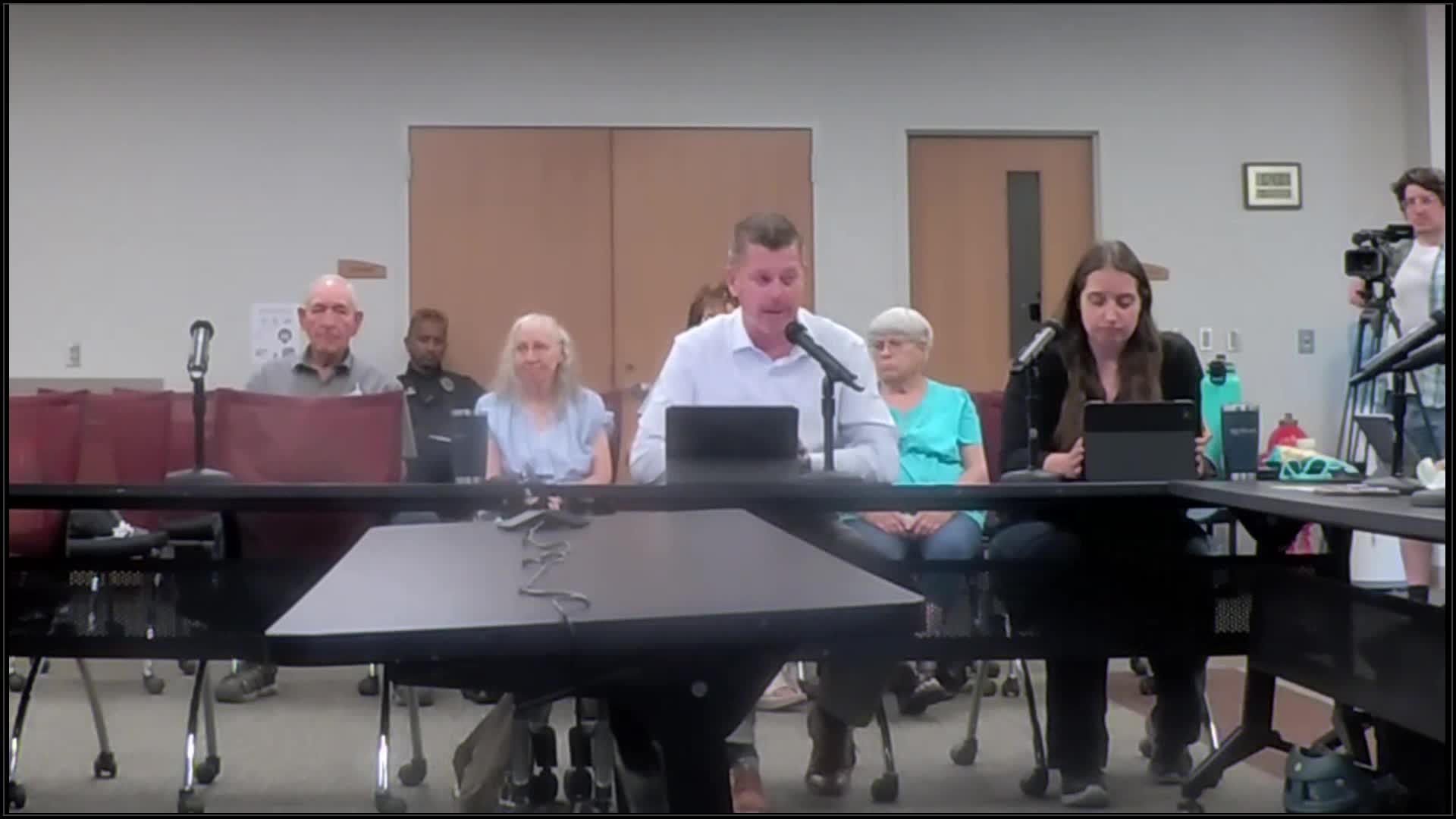 Council hears proposal for low-cost staff parking permits aimed at downtown retailers