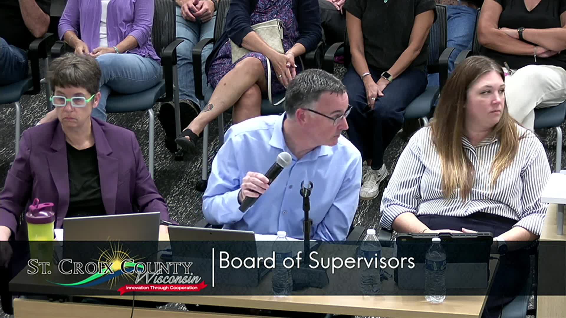 Town of Erin Prairie debates risks of proposed 650 megawatt solar project
