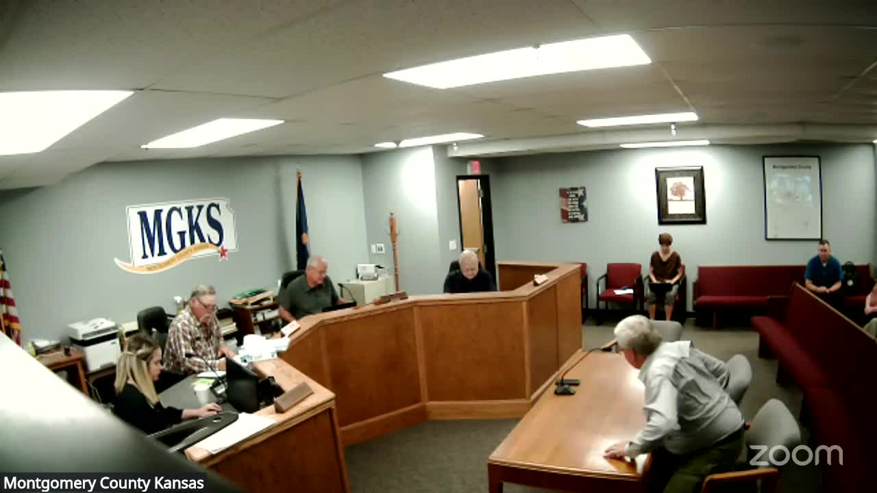 Fourth-generation resident offers to donate new benches for courthouse seating