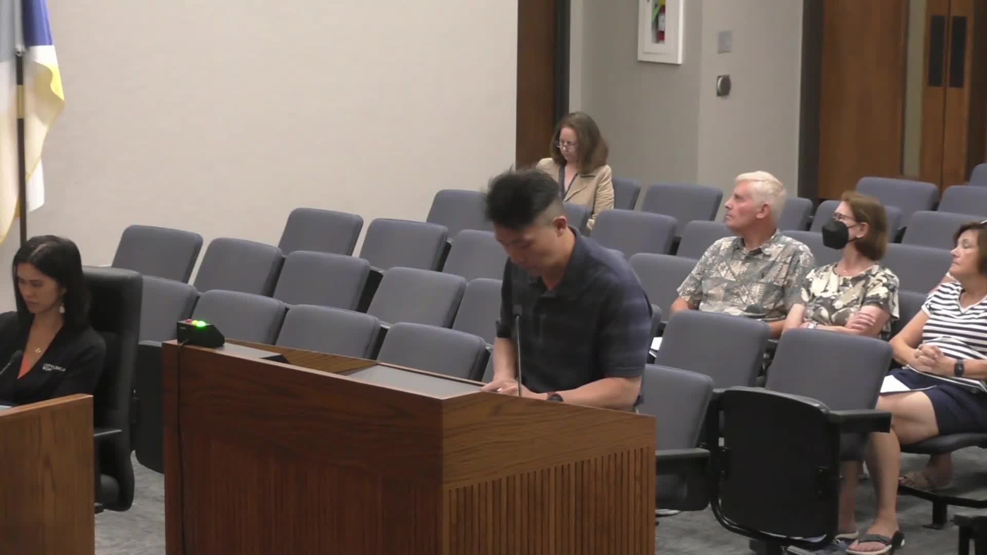 Engineer urges city review of overgrown slope near Chicago Avenue he says may increase fire risk