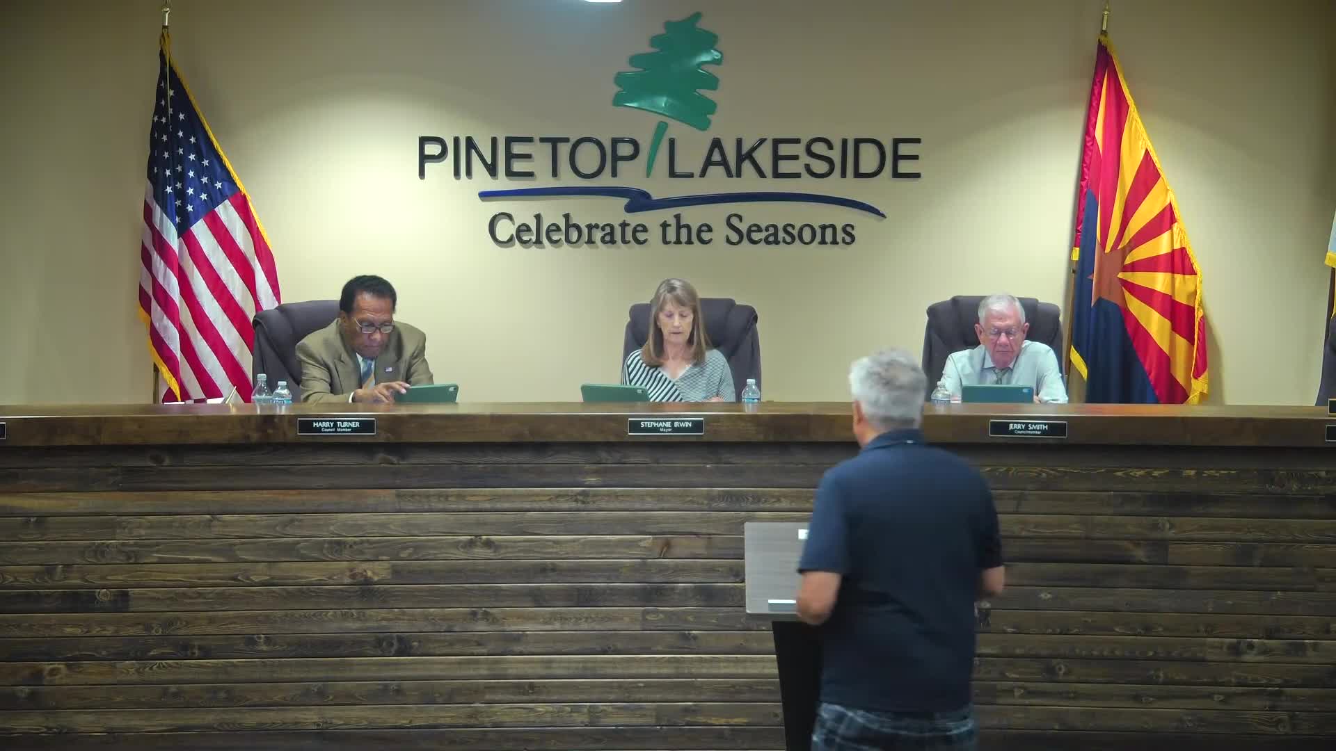 Resident urges Pinetop Lakeside to form dog‑park stakeholder committee