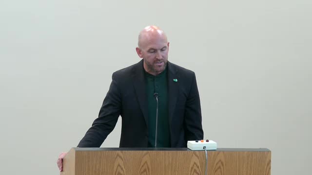 Mayor opens public hearing for community questions